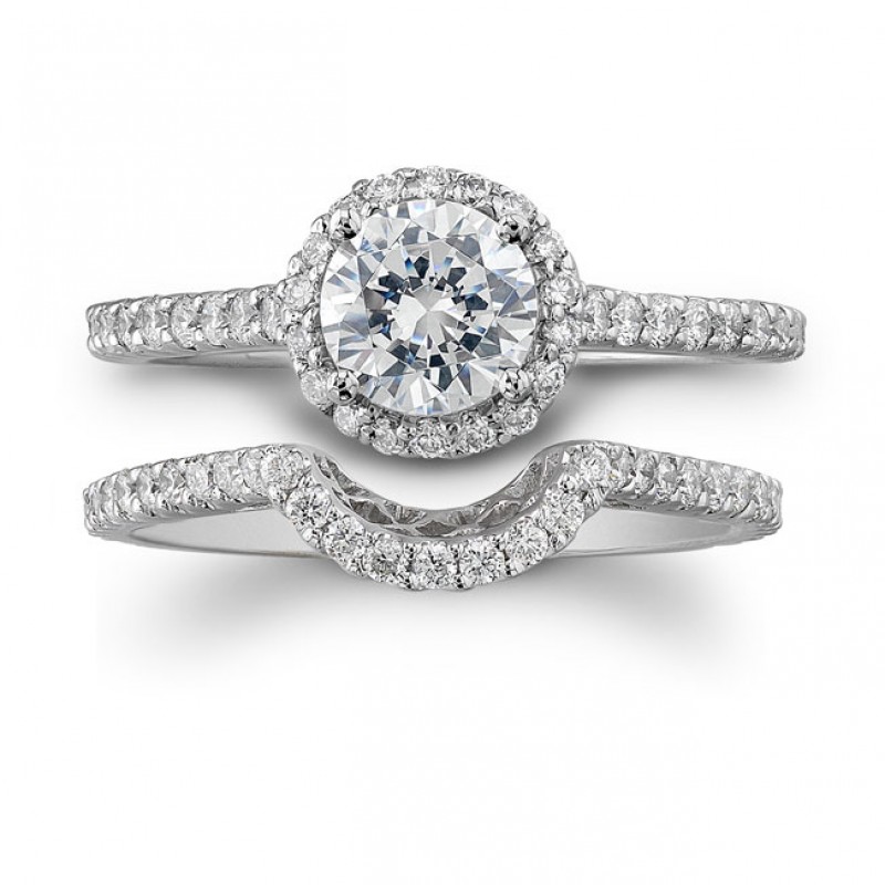 14k White Gold Striking Diamond Halo Bridal Set