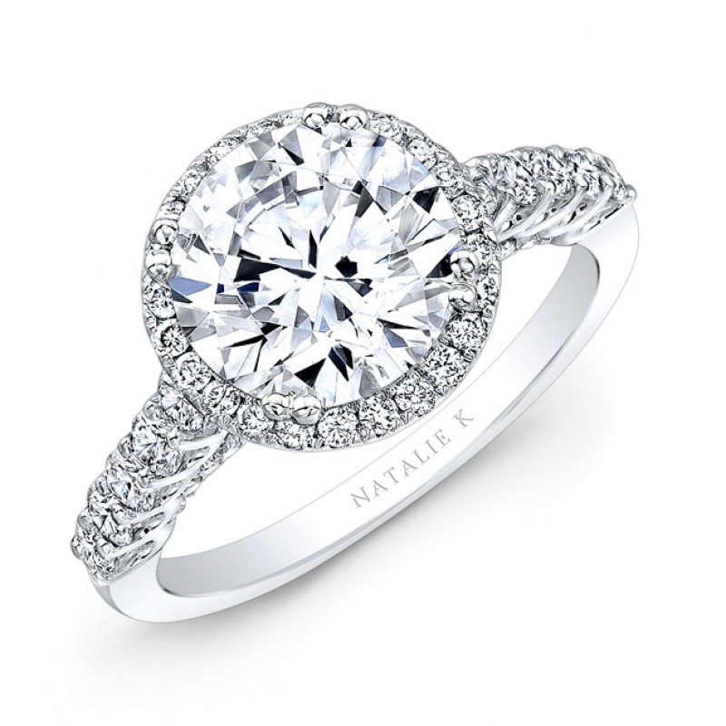 18k White Gold Diamond Halo Engagement Ring 