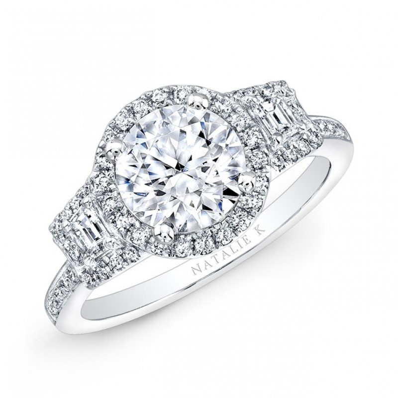 18k White Gold Trapezoid Diamond Side Stone Diamond Halo Engagement Ring 